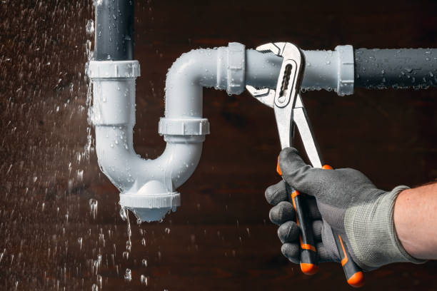 Professional Plumbing technician working in Stinnett, TX